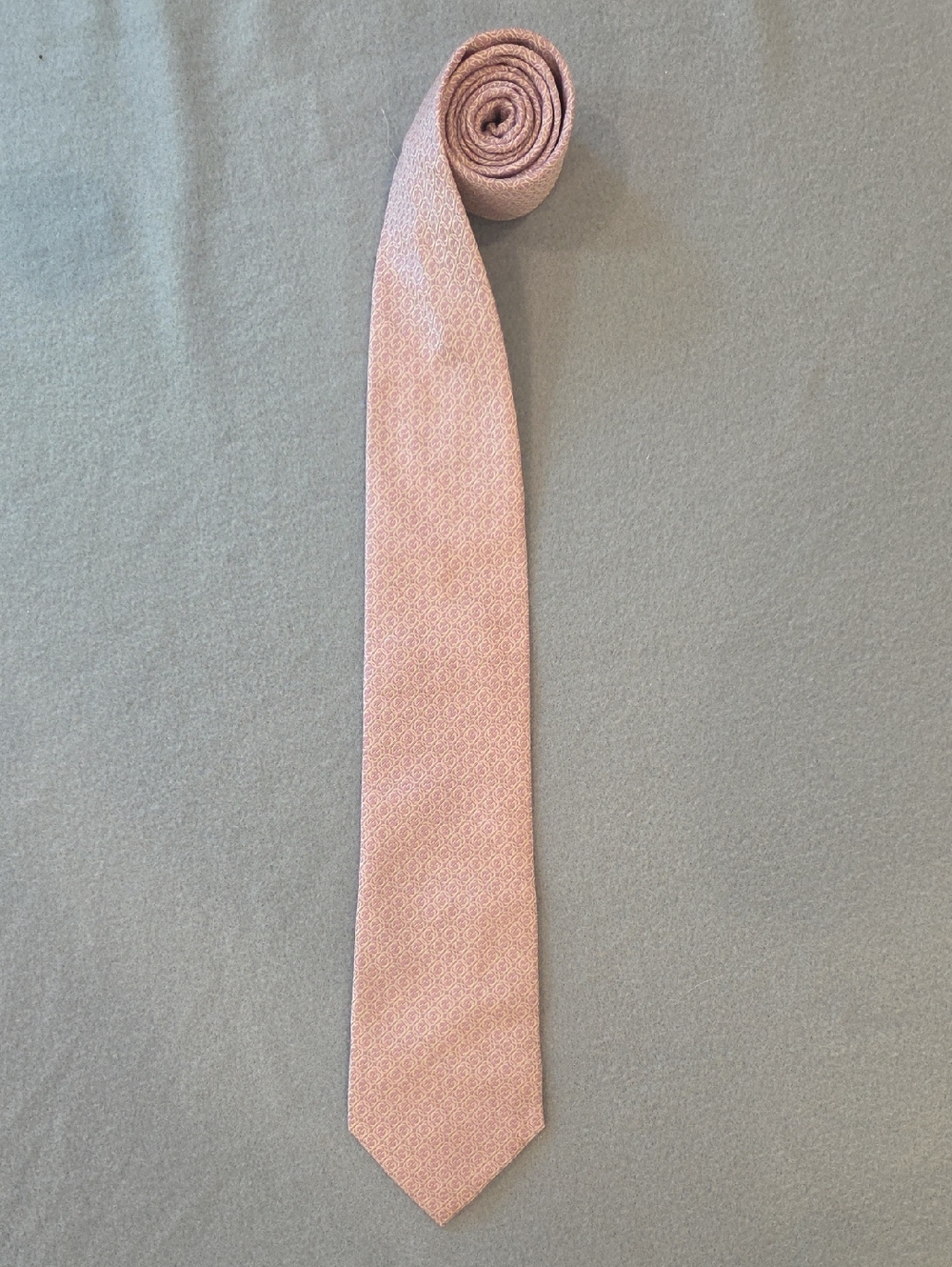 Gucci Men's Light Pink Repeating Micro-Logo Silk Tie 3.55/58"